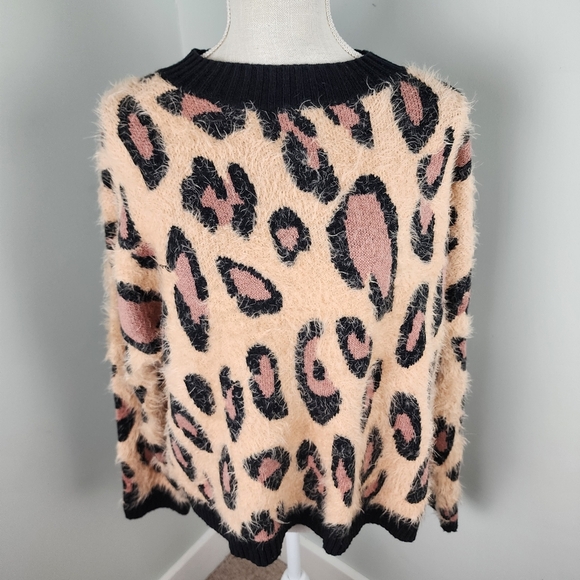 Mink Pink Fuzzy Leopard Print Oversized Cropped Sweater Size Large - Picture 4 of 8